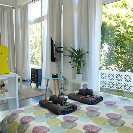 Flatguest - Glass House