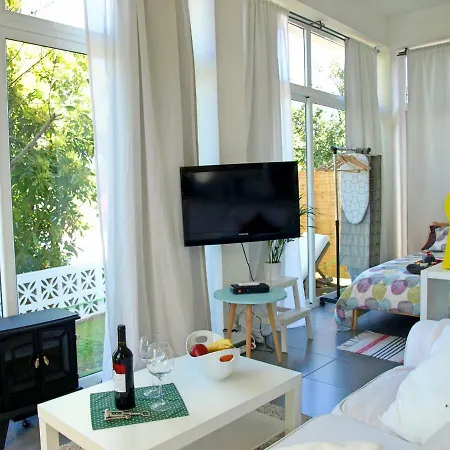 Flatguest - Glass House Holiday home